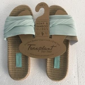 NWT Faceplant Hemp and Bamboo Slides - Aqua
